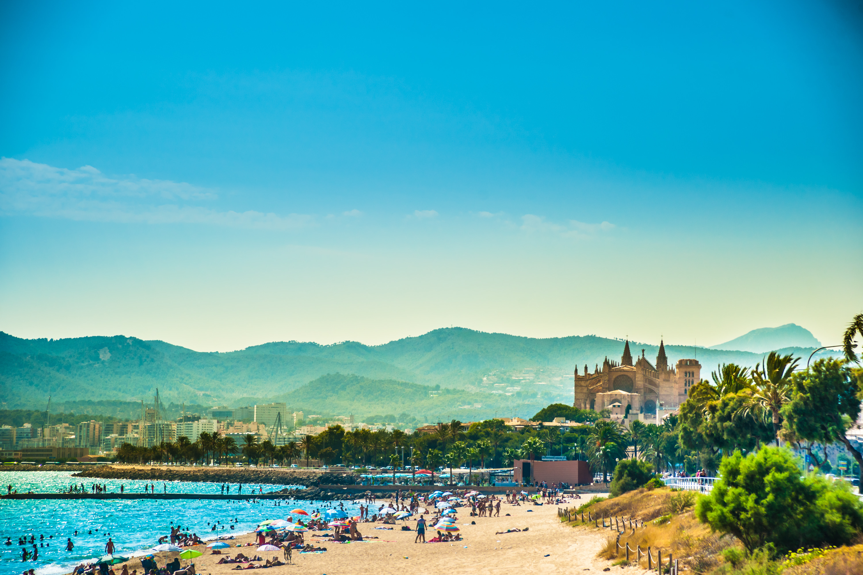 Beach Club En Palma De Mallorca La Ciudad Que No Duerme Assaona